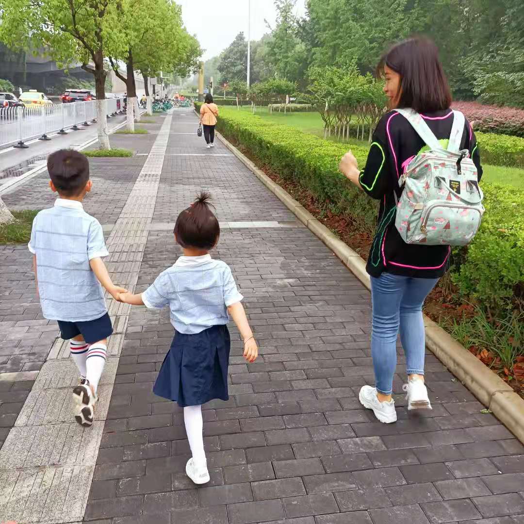【生命迈幼•花样童年】科技引领向未来 童心探索在路上_html_m4c7a343c.jpg