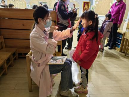 【生命迈幼 安全第一】守护“视”界 “睛”彩童年——迈幼一园爱眼日活动_html_3ed5384b.jpg