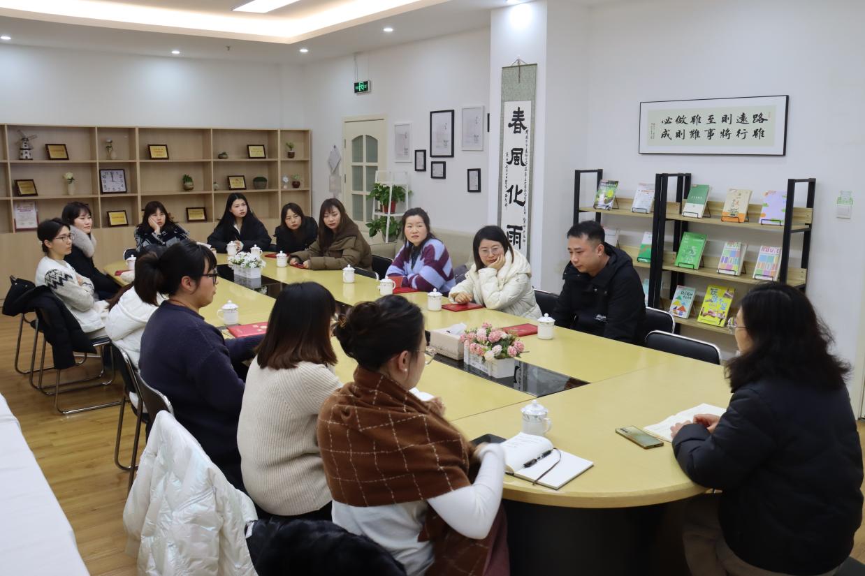 园级家委会活动报道_html_m5df7cc75.jpg