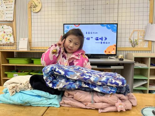 衣“旧”暖人心-迈幼一园爱心捐赠-夏菡(1)_html_99bee72.jpg