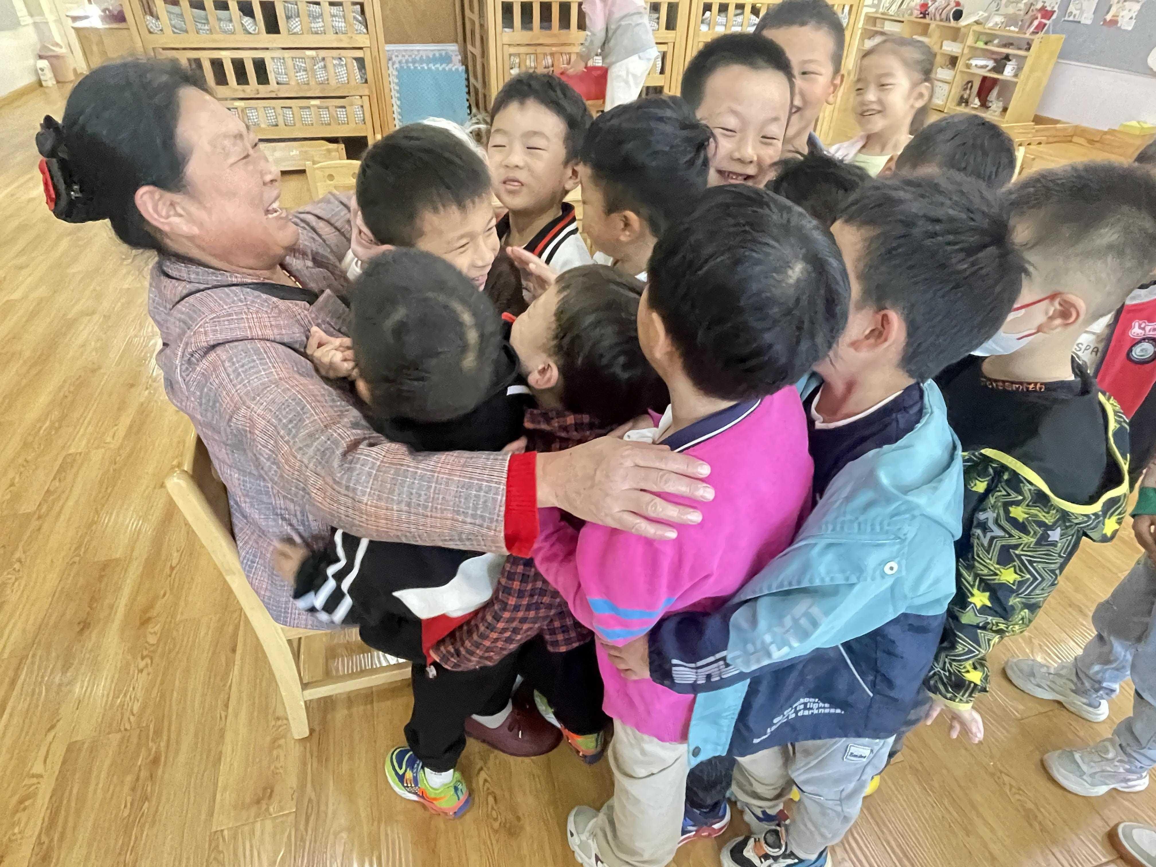 【生命迈幼·花样童年】童心暖金秋，感恩润重阳_html_m2758039b.jpg