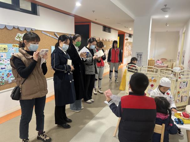 【生命迈幼·校园新闻】聚焦创造性游戏 研以共学促成长_html_222c5406.jpg