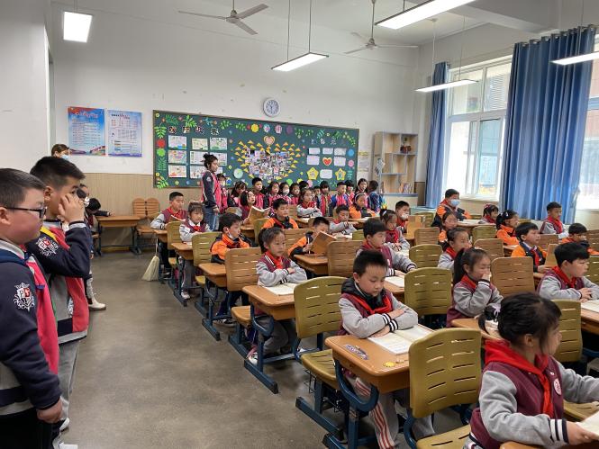 参观小学报道_html_m7e610a07.jpg