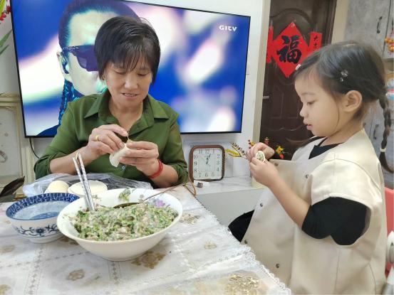 2023.10.23王智伟 【生命迈幼·校园新闻】一、时光不老—九九念孝(1)_html_6ce52bae.jpg