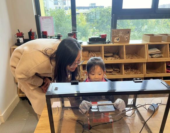 名师参观进校园，观摩交流促成长----迈幼嘉誉山分园仪征市潘岚名师工作室参观活动(1)_html_ma5b66f3.jpg
