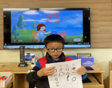 修改：【生命迈幼 教学动态】垃圾分类 变废为宝(1)_html_m291214e4.png