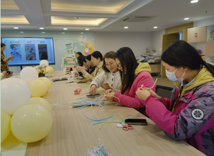 【生命迈幼·工会活动】三月与你，皆为春天——嘉誉山分园关爱职工活动_html_3d78996e.png