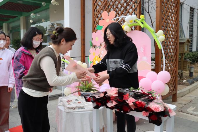 三园三八妇女节报道_html_69cbb363.jpg