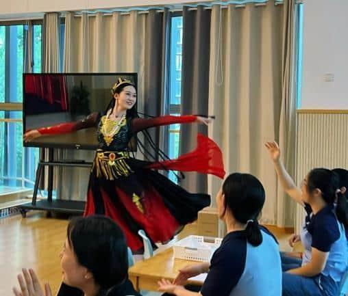 2025.9.9王含月【生命迈幼·教师佳节】多元活动庆佳节,师幼同心谱新篇——记迈幼瑜憬湾分园2025年教师节活动 (1)_html_m5f309d6d.jpg