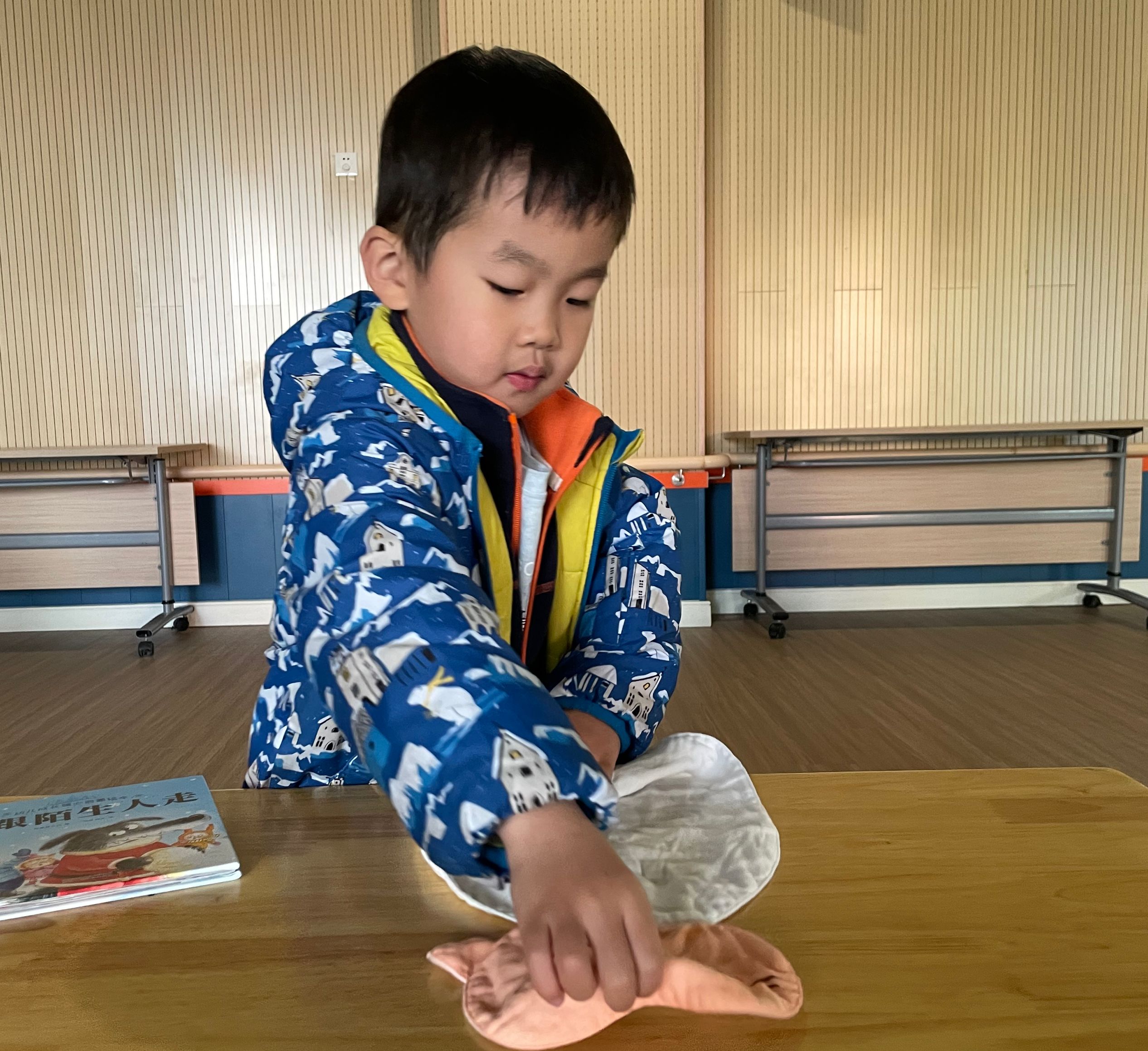 【生命迈幼•教学动态】“大手牵小手，家园共成长”_html_68f2cbd1.jpg