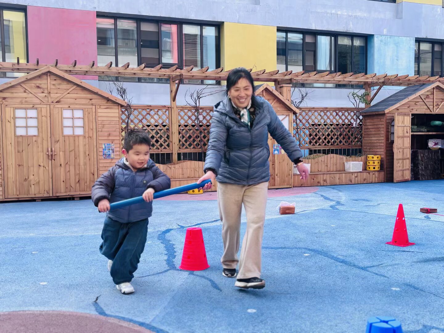 定稿【生命迈幼·教学动态】以爱为桥 见证绽放——记迈幼嘉誉山分园家长半日开放活动_html_m7c2f72a4.jpg