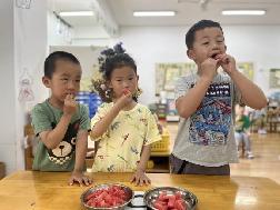 2023.6.21【生活燕幼·园区动态】燕幼中心园：夏至已至 美好始长——中一班夏至节气活动_html_m10687f7b.jpg