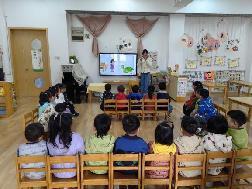 2023.5.29【生活燕幼·园区动态】燕幼中心园：温暖话童年，拾趣好时光——故事团活动_html_m3c788ffb.jpg