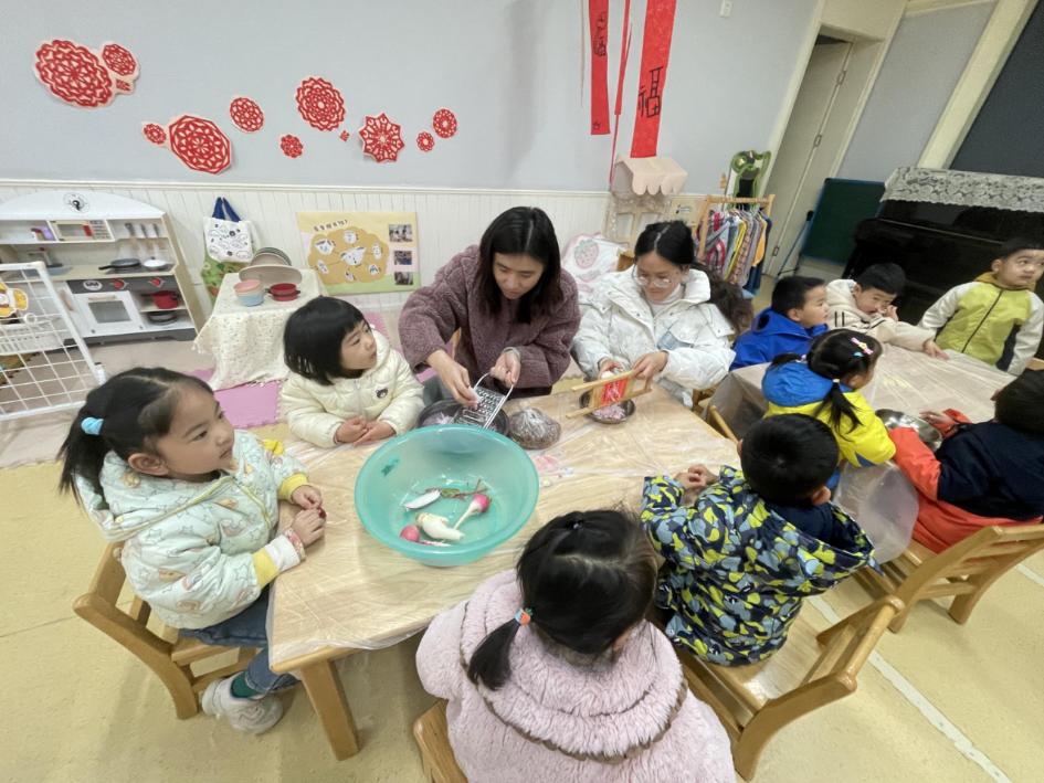 20250113【生活燕幼&middot;园区动态】新城分园：“家”校共育，绽放多彩童年——家长资源团活动纪实(1)_html_m16725ee1.jpg