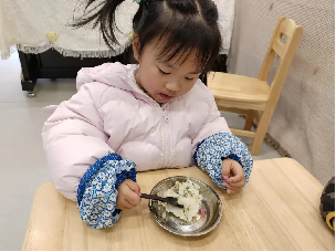 20250103【生活燕幼·园区动态】“节气食光里，共育润童行”——舌尖上的节气之小寒_html_7ad8e501.png