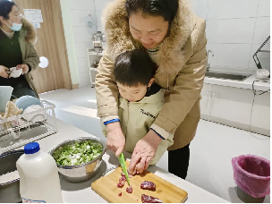 20250103【生活燕幼·园区动态】“节气食光里，共育润童行”——舌尖上的节气之小寒_html_6de2d92c.png