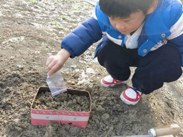 20240220【生活燕幼·园区动态】“新年齐动手，劳动乐无穷”——幼儿寒假日常生活劳动实践活动_html_mc5bcf67.jpg
