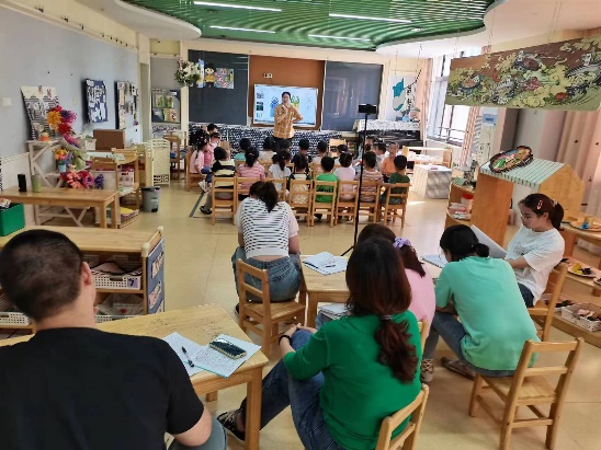 20220930【教研组活动】新城园区：“魅力诗歌  多彩教学”——语言教研组集体教学观摩活动_html_m20e8922f.jpg