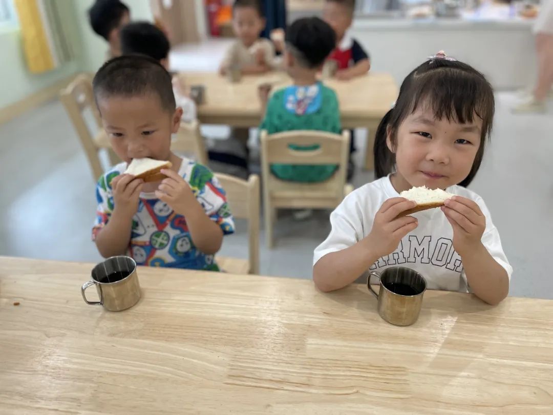 20230614【生活燕幼·园区动态】燕鸣苑分园：“童”月的我们——记“小桃子”集体生日会_html_5edc4e97.jpg