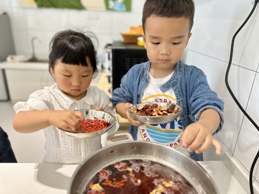 20230606【生活燕幼·园区动态】燕鸣苑分园：风吹麦浪 蝉鸣夏忙——舌尖上的节气之芒种_html_m2d07fb20.jpg
