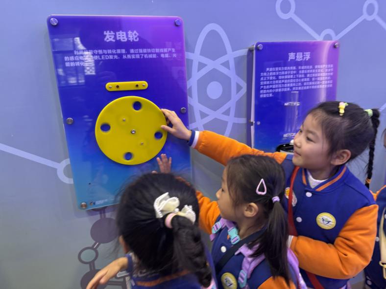 20250310【生活燕幼&middot;园区动态】新城分园：“趣”当小学生 衔接促成长 —— 大班年级组走进小学活动_html_m68b9c6b4.jpg