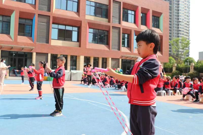 20210430新城大班运动会新闻_html_2ebe595a.jpg