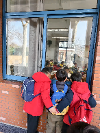 20250306【生活燕幼·年级组动态】燕幼中心园：小学初体验，衔接零距离——大班年级组参观小学活动_html_m605706c2.png