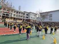 20250306【生活燕幼·年级组动态】燕幼中心园：小学初体验，衔接零距离——大班年级组参观小学活动_html_67b57215.jpg