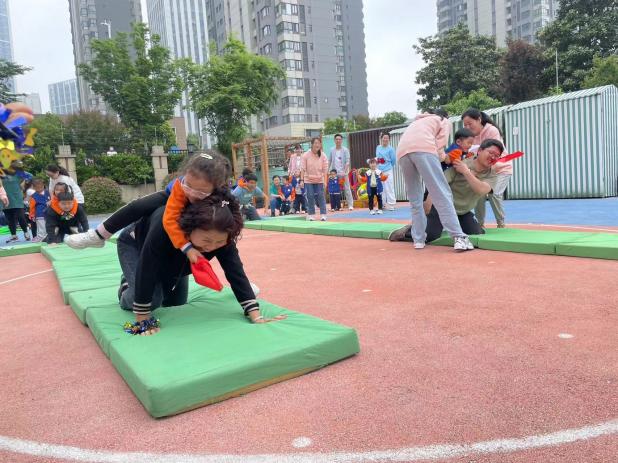 20240429小班亲子运动会_html_6af8f63e.jpg