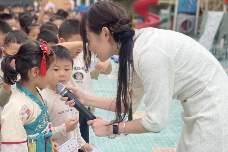 【生活燕幼·园区动态】下庙分园：“燕衔双节  庙趣横生”——双节同庆游园活动(1)_html_34cd746f.jpg