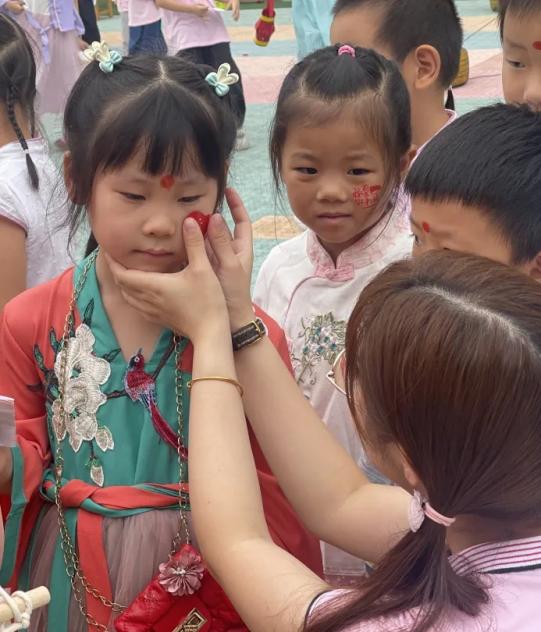 【生活燕幼·园区动态】下庙分园：“燕衔双节  庙趣横生”——双节同庆游园活动(1)_html_m40014ca7.jpg