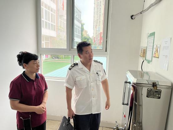 【生活燕幼·安全第一】中心园：守护安全，健康成长——八大部门联合安全大检查(1)_html_6e7f9f31.jpg