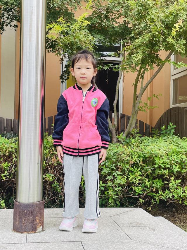 20230925【生活燕幼·园区动态】下庙分园：“小仪式，大情怀”——大四班升旗仪式(2)_html_243fe464.jpg