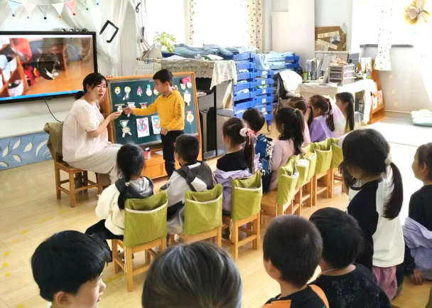 【生活燕幼·园区动态】下庙分园：“大手牵小手，球趣乐无穷”——小中班运动会_html_m1605eead.png