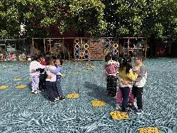 【生活燕幼·年级组动态】燕幼中心园：“快乐体智能，健康好体魄”---中班年级组社区活动_html_m63f9a49c.jpg