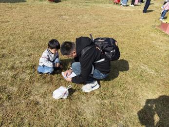 20241030 【生活燕幼·园区动态】燕鸣苑分园：“邂逅秋色，一起‘趣’秋游”——亲子秋游活动_html_55e5976f.jpg