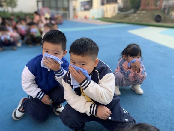 20241107【生活燕幼·安全第一】燕鸣苑分园：“消防在‘童’心，安全护‘童’行”——幼儿园消防安全培训及疏散演练_html_mbf5816b.jpg