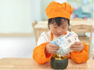 20241029  【生活燕幼&middot;园区动态】燕鸣苑分园：“萌娃庆生，欢乐时光”——十月“小桃子”集体生日会_html_271cf6e5.png