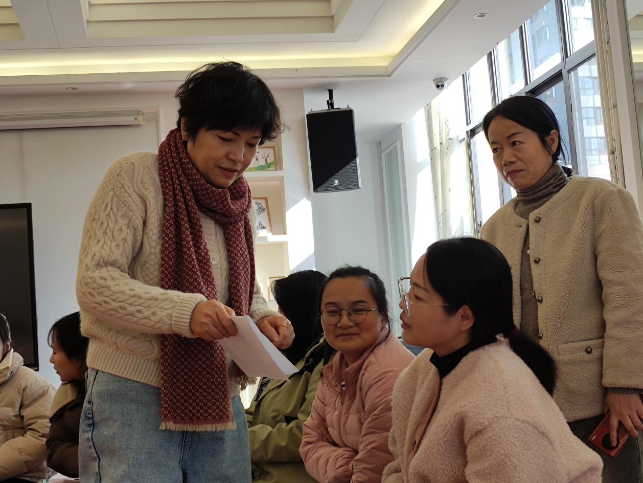 20241126新城分园教师开展音乐疗法体验活动_html_m4b1e0e11.jpg
