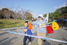 20241111“健康生活，悦享运动”——“悦跑·悦健康”2024年第一届亲子MINI马拉松活动_html_m26e0124.png