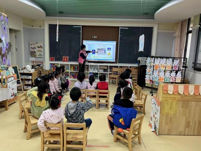 20220513新城法制宣传周活动_html_2d645ab1.jpg