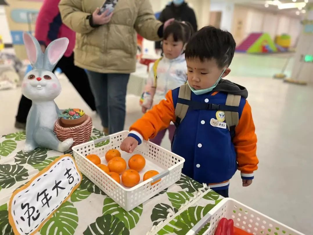 20230206【生活燕幼&middot;园区动态】燕鸣苑分园：“春暖花开 萌兔归来”——新学期开学记_html_64db5b9a.jpg