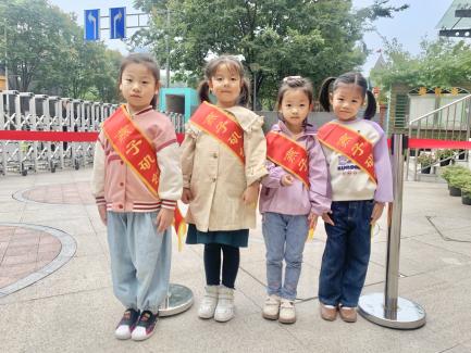 【生活燕幼·年级组动态】下庙分园：“大带小，乐成长”——小班幼儿成长纪实_html_6733baad.jpg