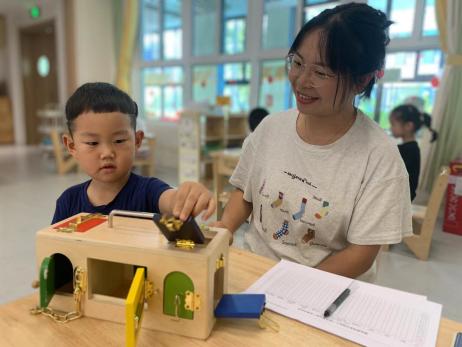 20240621【生活燕幼·园区动态】童年不同样 趣评见成长——幼儿园期末评估活动_html_5bc4f951.jpg