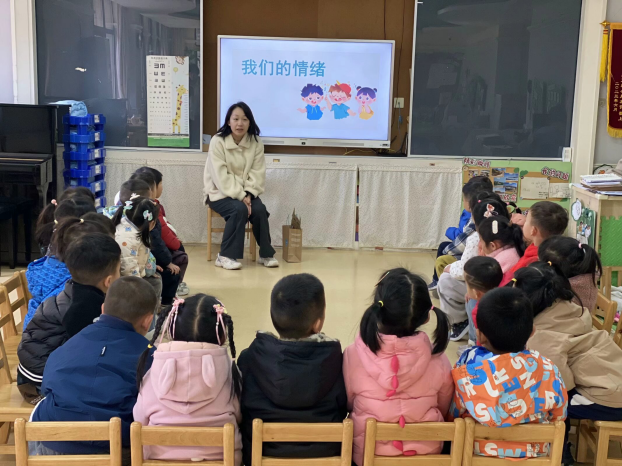 20240614【生活燕幼·年级组动态】新城分园：“家”点精彩，“育”见未来——家长故事团、资源团、种植团活动_html_m54c6dc2f.png
