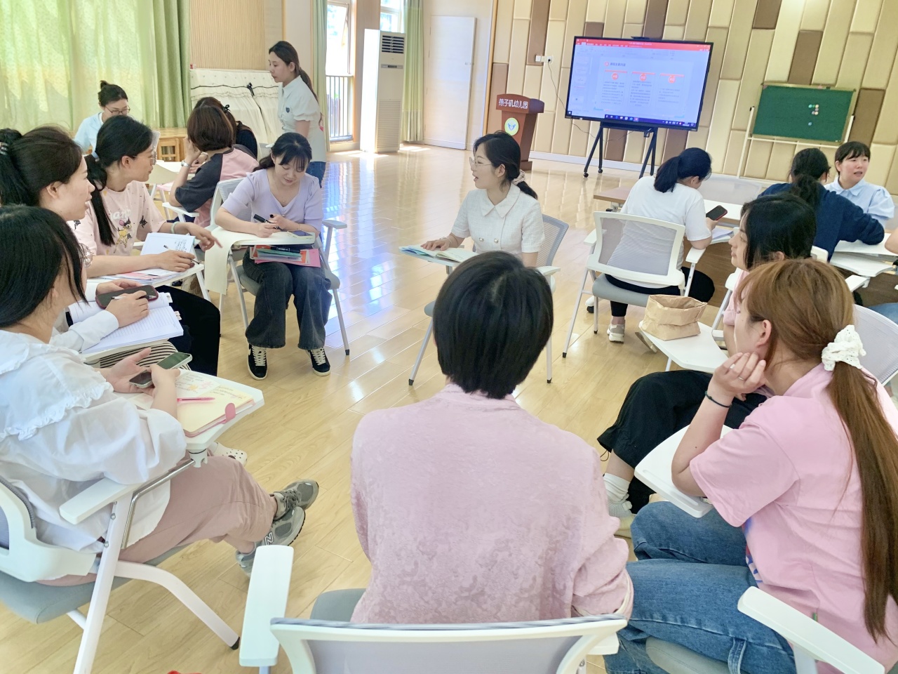 20240531【生活燕幼·园区动态】下庙分园：“用心倾听 相伴成长”——“一对一倾听”系列活动_html_2a3b0325.jpg