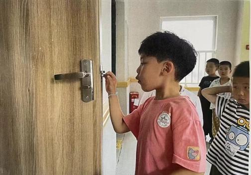 20240620  【生活燕幼·园区动态】安全问题我来查——小桃子巡园活动_html_m6bab3d47.jpg
