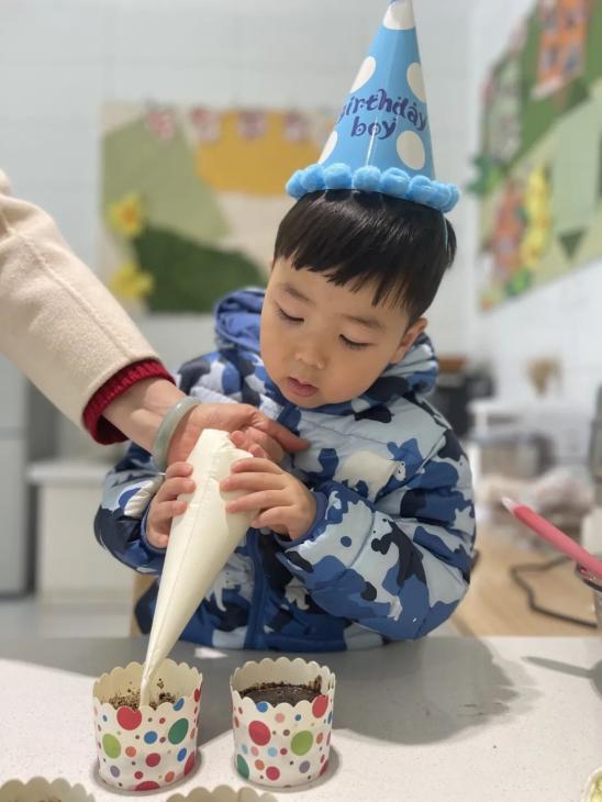 20230303【生活燕幼·园区动态】燕鸣苑分园：烂漫春日 邂逅成长——记三月“小桃子”集体生日会_html_7e74941a.jpg
