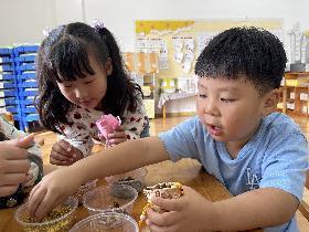 2023.10  传经典 承文化 润童心——南京特殊教学学院走进幼儿园 大班组 - 新闻_html_278eb40e.jpg