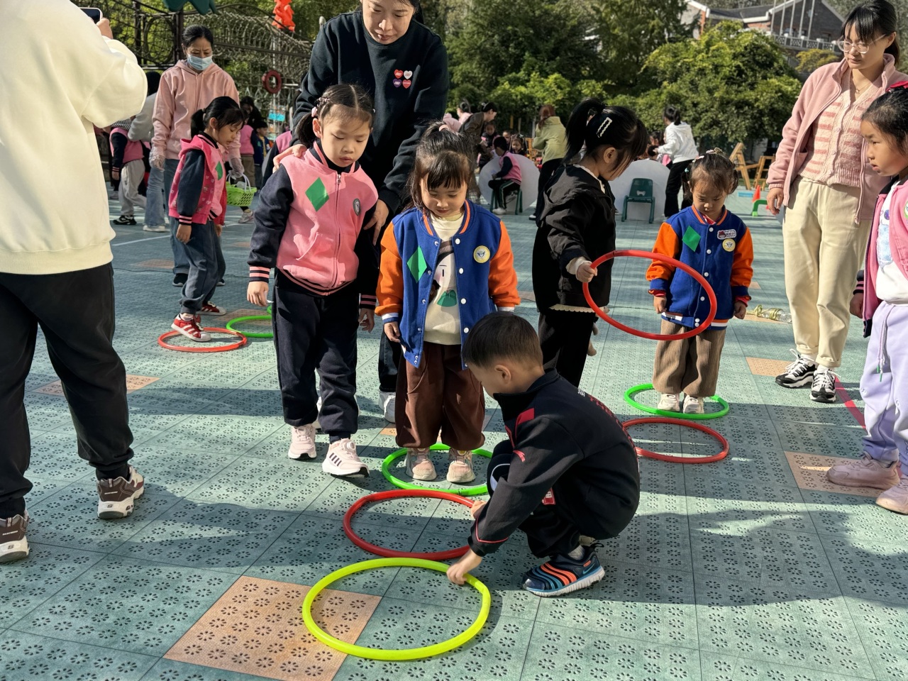 【生活燕幼·园区动态】下庙分园：“大手拉小手，运动迎园庆”——大带小运动会_html_22e14ec.jpg